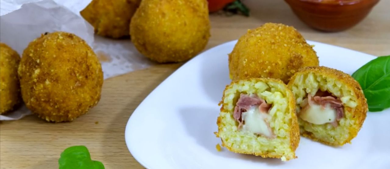 Ryżowe kulki z mozzarellą