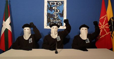 Terroryści wygrali i oddają broń. To był jeden z najdłuższych konfliktów w Europie
