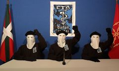 Terroryści wygrali i oddają broń. To był jeden z najdłuższych konfliktów w Europie