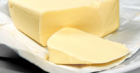 Masło wreszcie tańsze. Spadają też ceny innych produktów mleczarskich