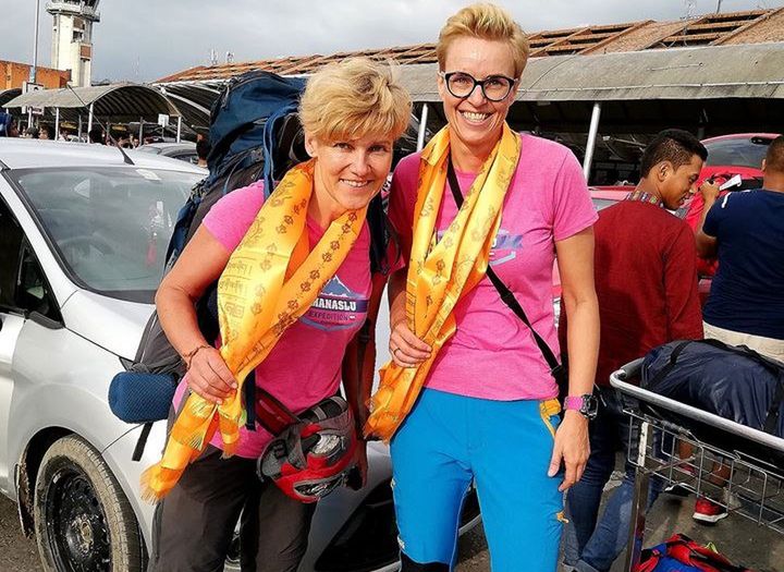 Dwie kobiety w przesiadce w Dubaju. (Od lewej) Monika Witkowska i Joanna Kozanecka 