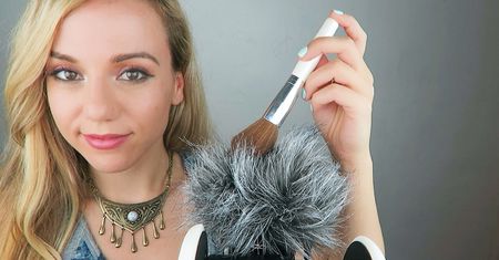Stukają o blat, jedzą ogórki, szepczą do mikrofonu. ASMR pokochało miliony