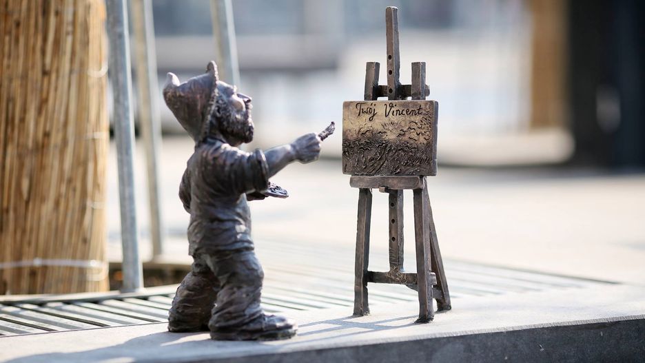 Nowy krasnal we Wrocławiu jest jak Vincent van Gogh. Można go znaleźć przy ul. Świdnickiej 8b
