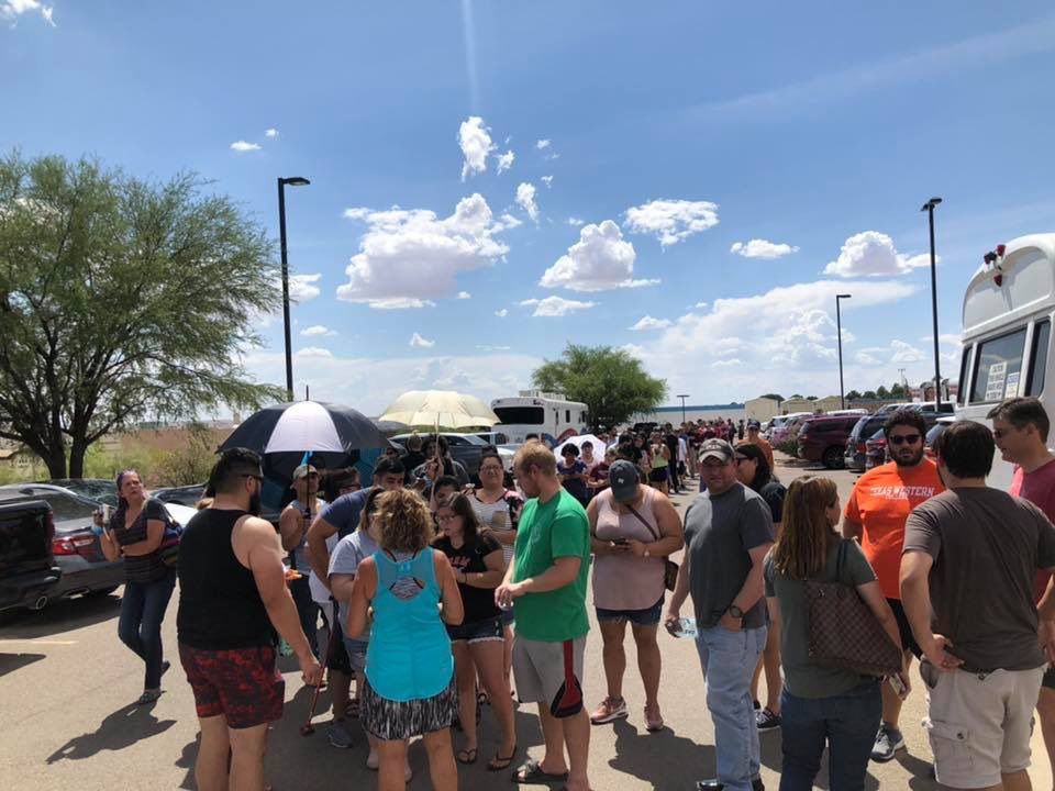 Mieszkańcy El Paso solidaryzują się po ataku. Setki biorą udział w akcji