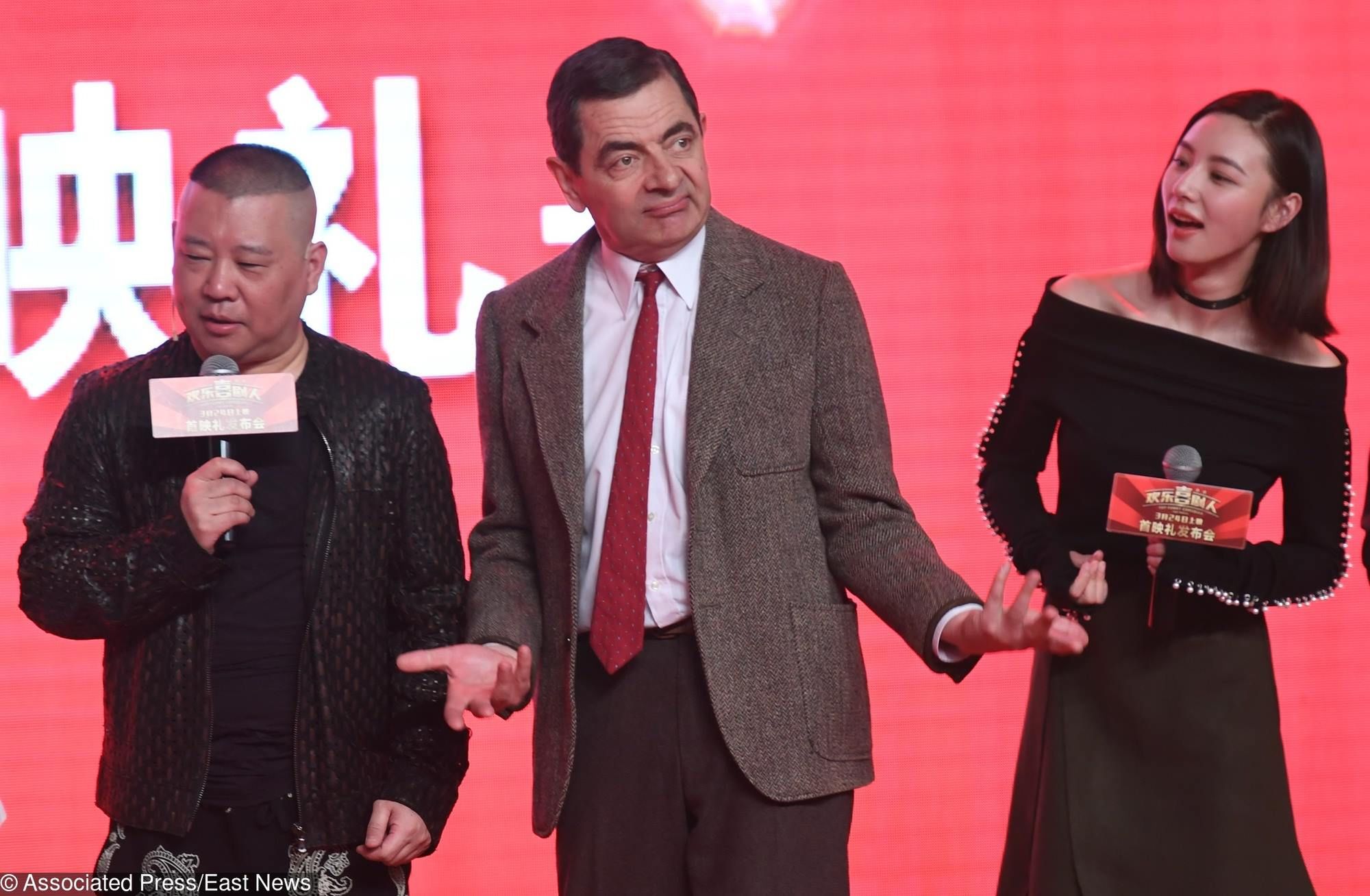 Chiński komik Guo Degang i Rowan Atkinson podczas uroczystej premiery filmu "Top Funny Comedian”