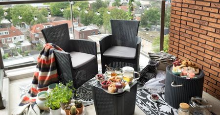 Jak funkcjonalnie urządzić mały balkon?