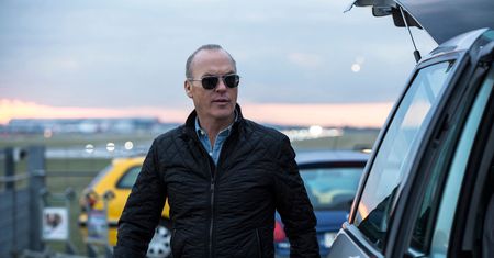 Michael Keaton trenuje młodego agenta do walki z terrorystami. Zobacz polski zwiastun "American Assassin" [WIDEO]