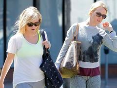 Reese Witherspoon i Naomi Watts w dresach