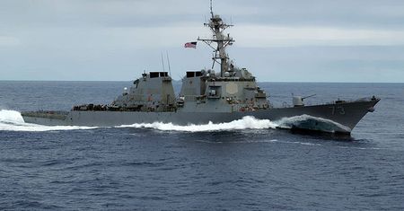 Niebezpieczne manewry na Morzu Południowochińskim. Niszczyciel USA omal nie został rozbity