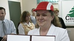 Renata Beger ze świadectwem maturalnym