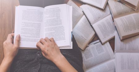 Wielu uczniów musiało się męczyć z "Lalką" na maturze. Sprawdź, ile pamiętasz