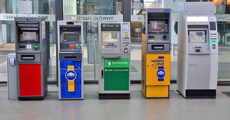 Korzystasz z bankomatu? Uważaj na 6 najpopularniejszych oszustw