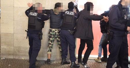 Bijatyka youtuberów w Berlinie. W ruch poszły pięści i gaz pieprzowy