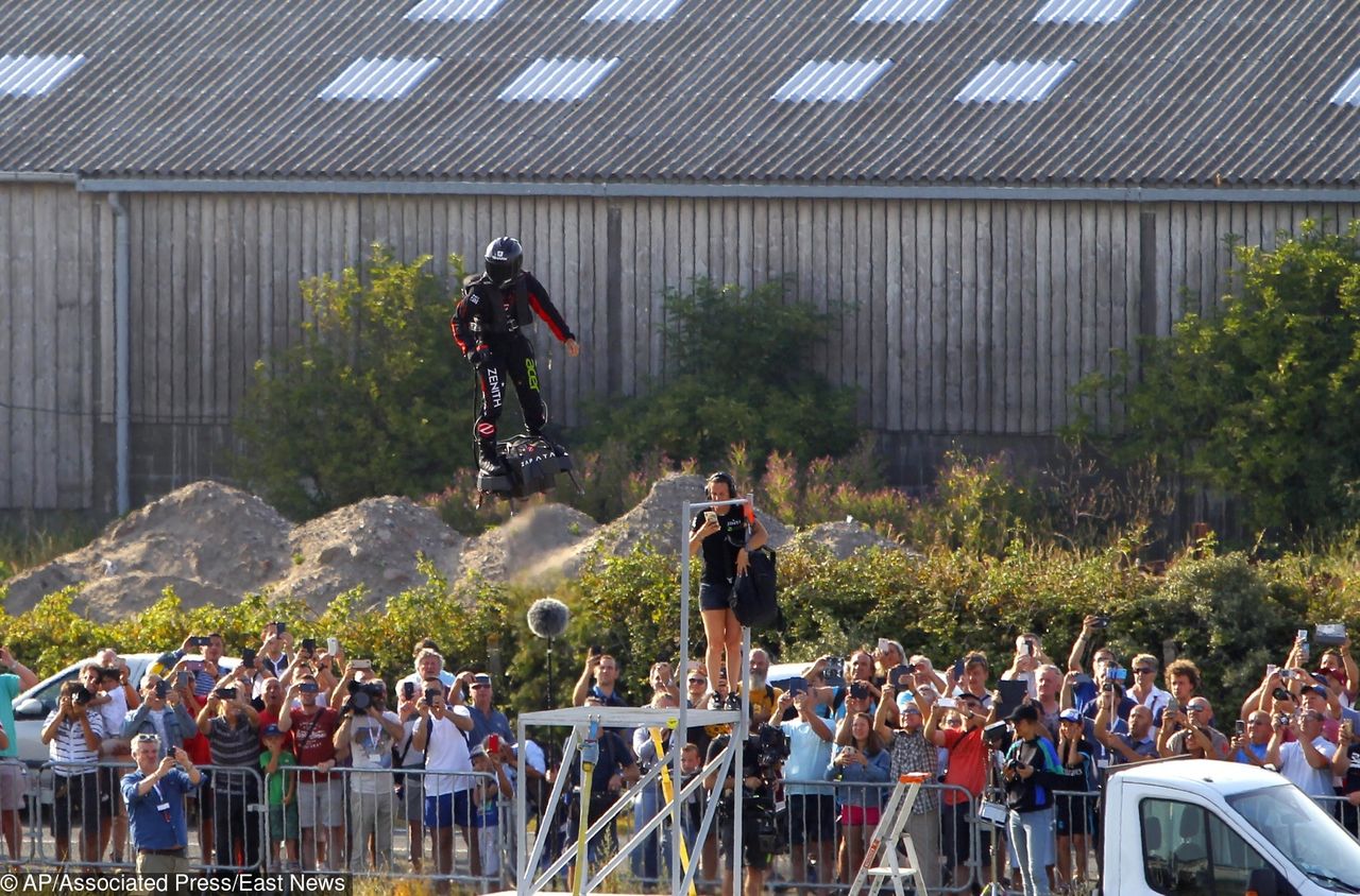 Franky Zapata i jego flyboard nad kanałem La Manche. Historyczny lot przerwany