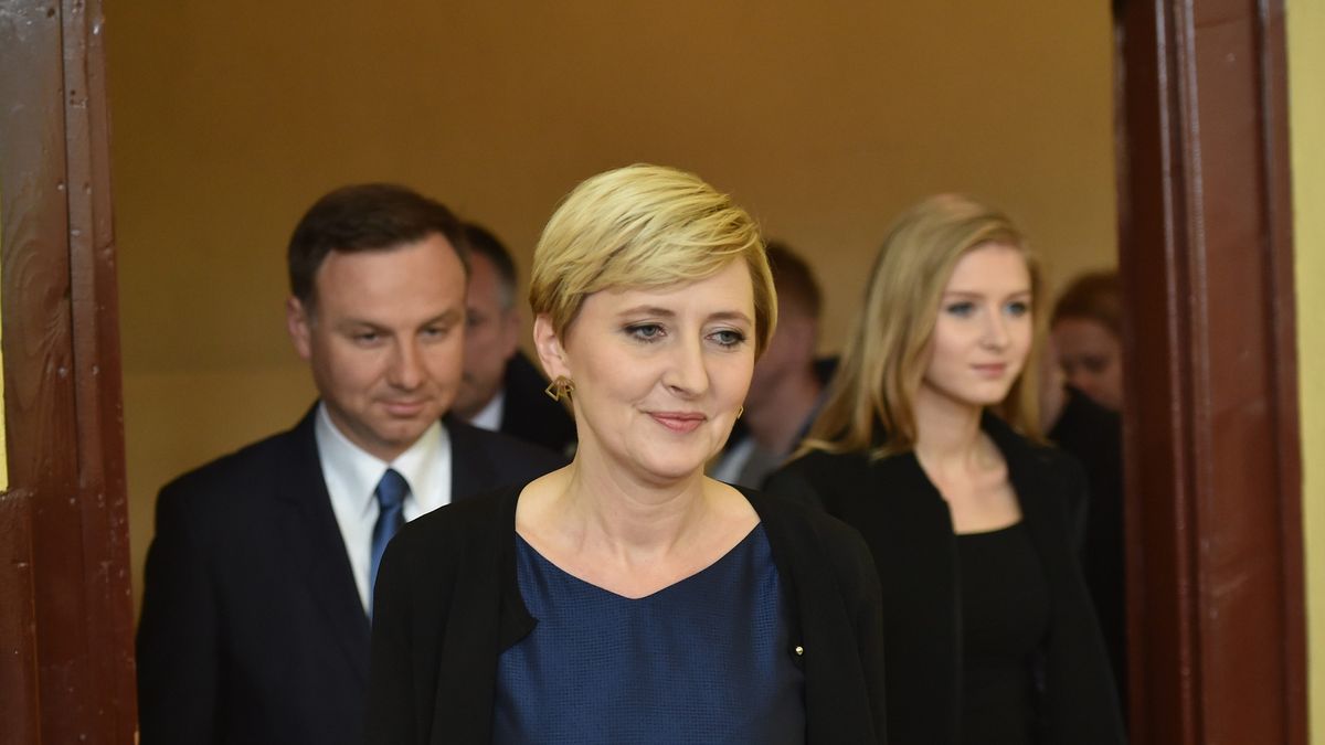 Posłowie chcą dać pierwszej damie pensję. 