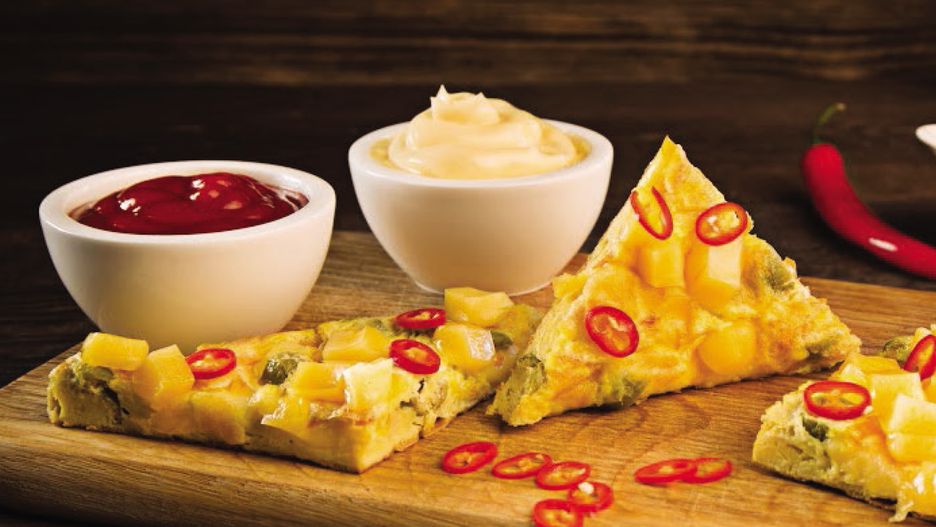 Fritata z serem i oliwkami. Pyszny sposób na kolację