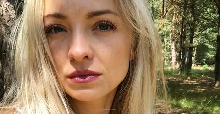 Barbara Kurdej-Szatan znowu rozebrana. Odsłania nagie ramiona i nogi