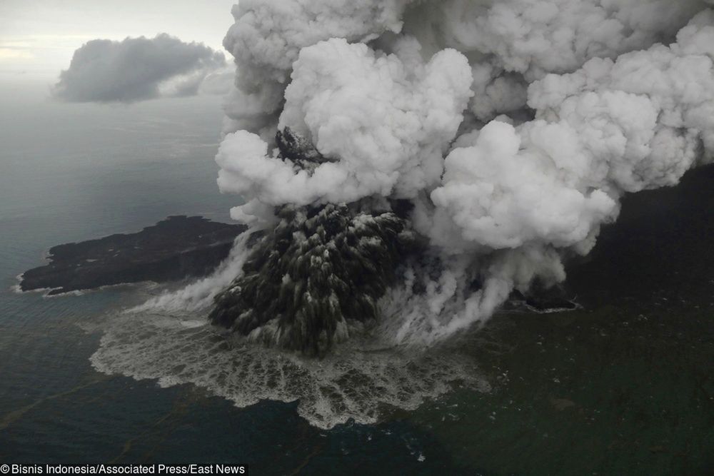 Indonezja. Zawalił się wulkan Anak Krakatau 