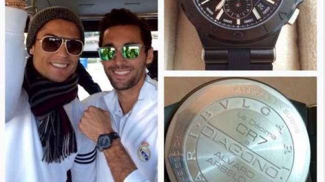 Ronaldo-rewards-teammates-with-personalized-watch
Fotografia: http://pulse.ng
