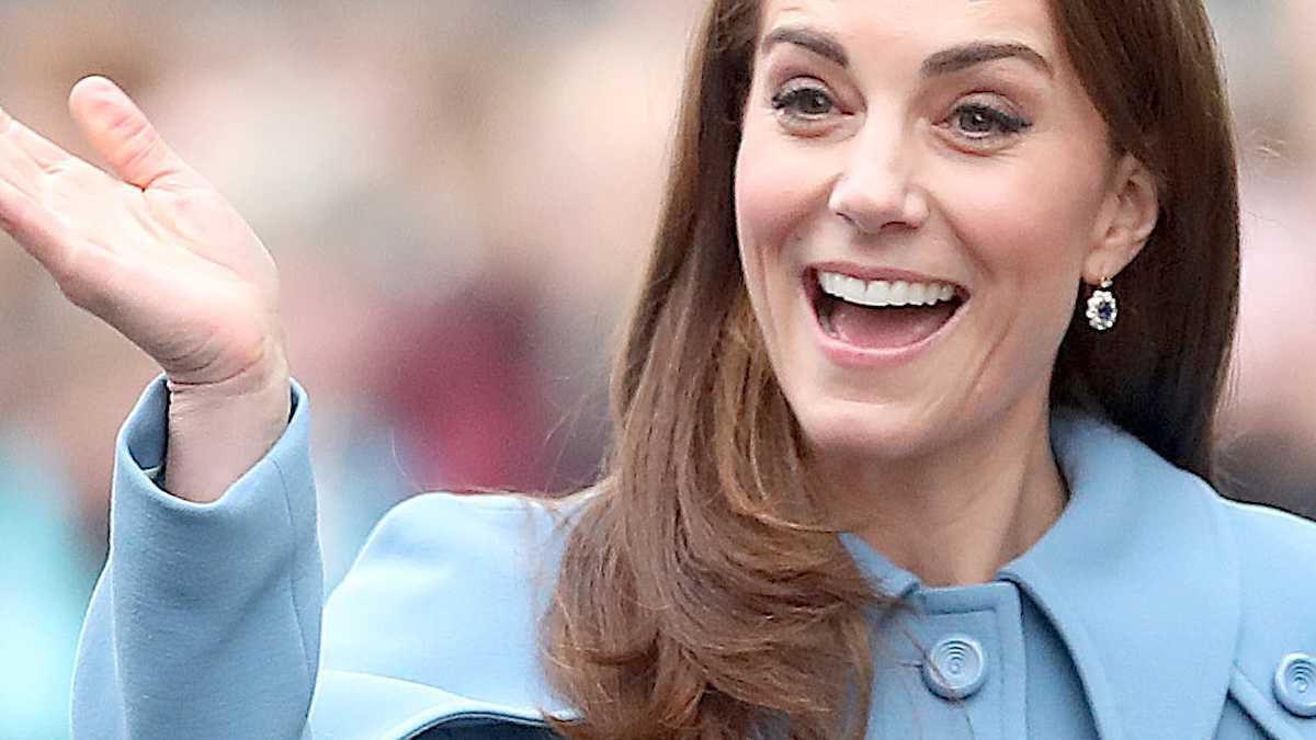 Pałac Kensington pokazał nowe zdjęcie księżnej Kate! Pozuje w stylowych butach z sieciówki