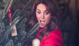 Księżna Kate w zupełnie innym wydaniu. Brudne buty i dziurawy sweter