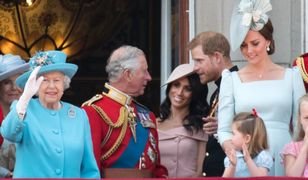 Meghan musiała stać za Kate. Urodziny królowej Elżbiety pełne nieporozumień