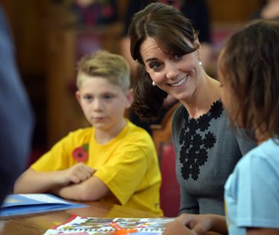 Elegancka księżna Kate na spotkaniu z dziećmi
