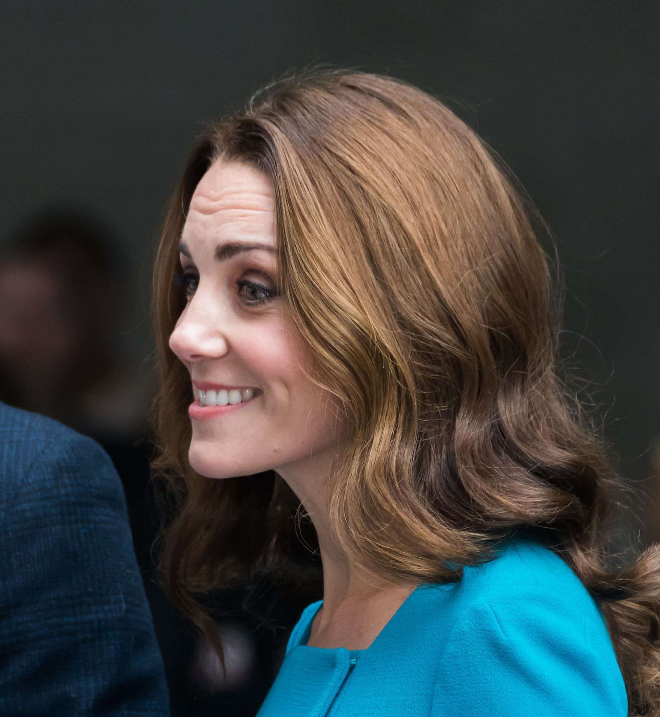 Księżna Kate w turkusowej sukience Emilia Wickstead w BBC