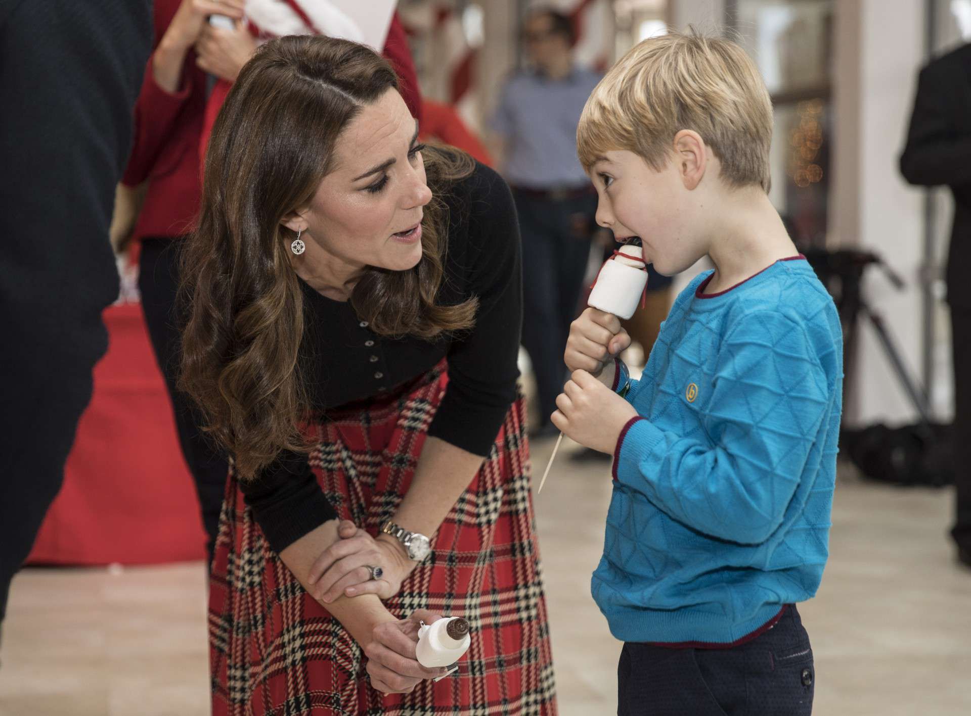 Księżna Kate na świątecznym przyjęciu w ogrodach pałacu Kensington