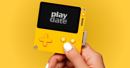 Playdate. Konsola przenośna z korbką
