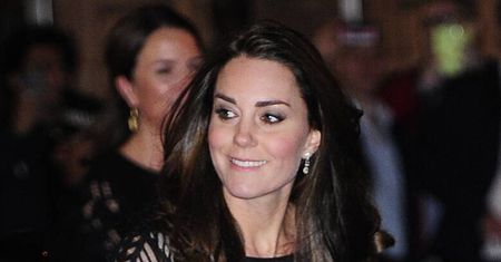 Ciężarna księżna Kate w odważnej czarnej kreacji luksusowego domu mody