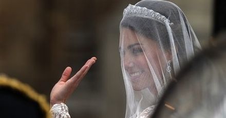 Kate w diademie pożyczonym od Elżbiety II