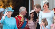 Meghan musiała stać za Kate. Urodziny królowej Elżbiety pełne nieporozumień