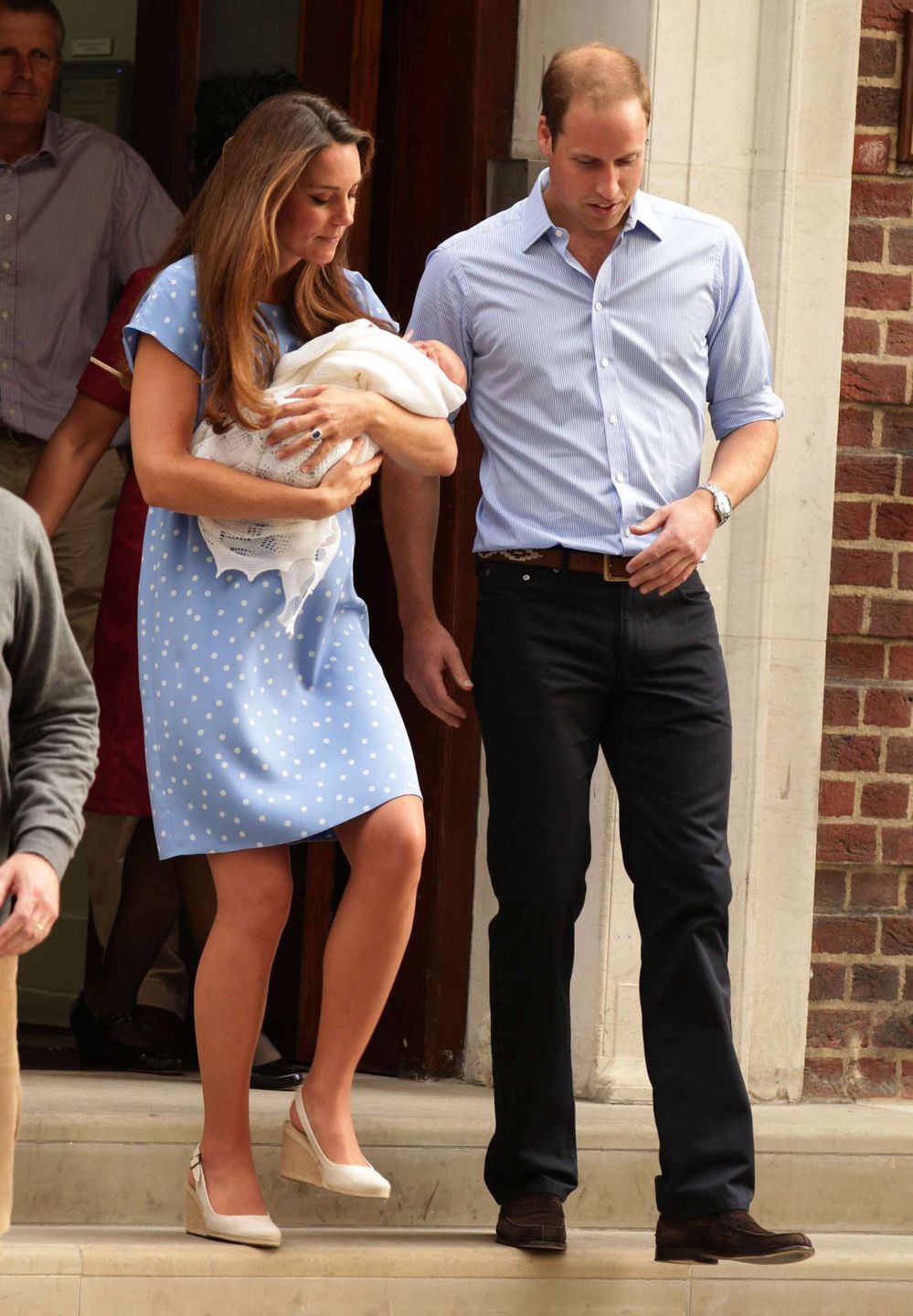 Księżna Kate i książę William pierwszy raz z księciem George'em