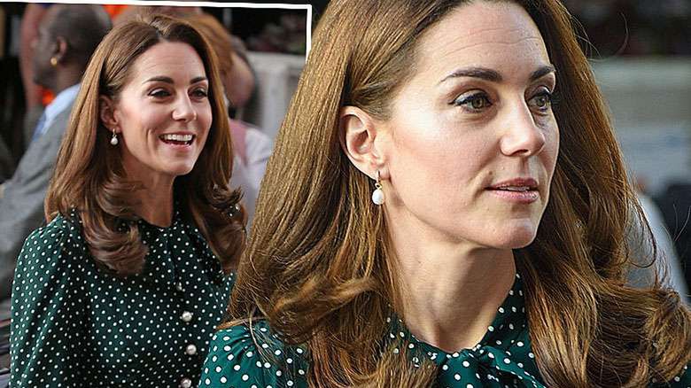 Księżna Kate w zielonej sukience w grochy odwiedza dzieci w szpitalu