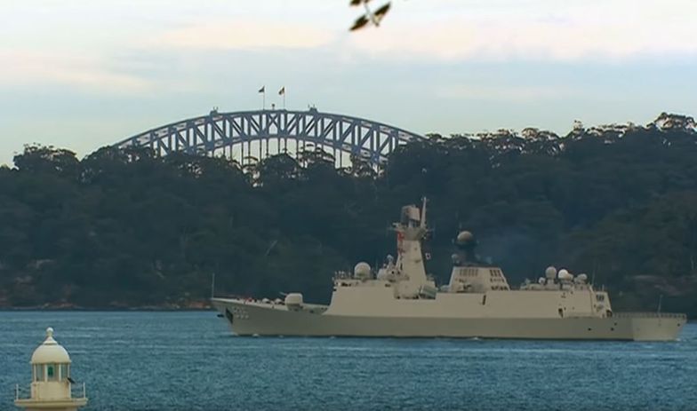Chiński okręt wojenny z "sekretną misją" w Sydney. Zdjęcia zaskakują
