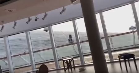Dramat turystów na wycieczkowcu "Viking Sky". Tak wyglądała ewakuacja