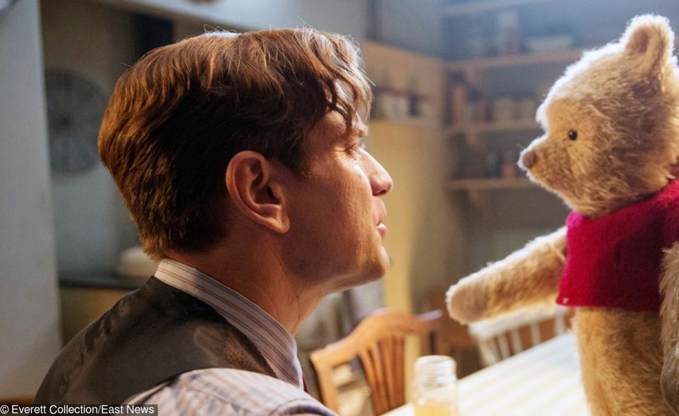 Krzyś z "Kubusia Puchatka" dorósł. Jest smutnym facetem, gnębi go szef. Ale jego Miś idzie mu na pomoc