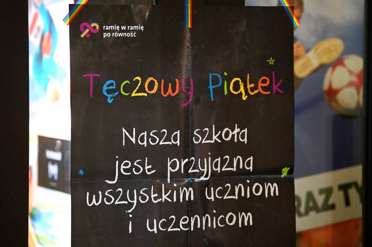 Akcja środowisk LGBT. "Tęczowy piątek" po raz kolejny w szkołach