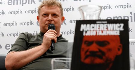 Tomasz Piątek nominowany do Nagrody Wolności Prasy. Za książkę, która mocno wkurzyła szefa MON