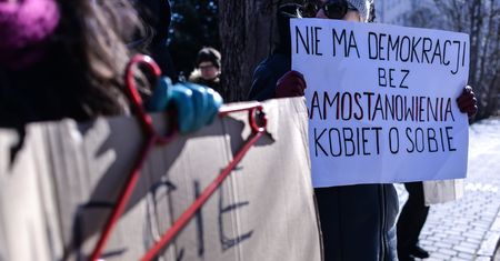 Czarny Piątek. Tysiące kobiet broni prawa do aborcji. Jesteśmy na miejscu