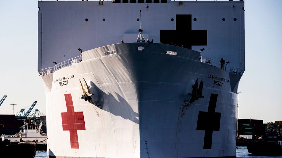 Do portu w Los Angeles w piątek wpłynął statek szpitalny Mercy.