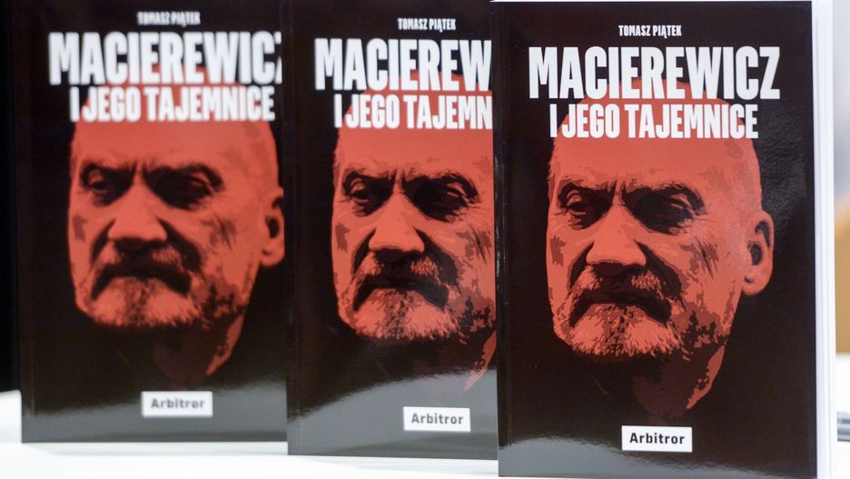 Książka Tomasza Piątka "Macierewicz i jego tajemnice"