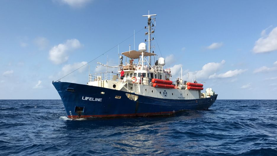 Na pokładzie statku organizacji pozarządowej Lifeline znalazło się ok. 400 uchodźców