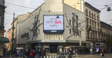 Dyrektor Teatru Bagatela w Krakowie został zatrzymany. Podejrzany jest o molestowanie seksualne!