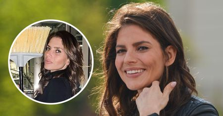 Weronika Rosati niczym Sabrina, nastoletnia czarownica. Przy zdjęciu z miotłą mocny post