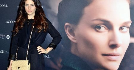 Weronika Rosati na premierze filmu "Opowieść o miłości i mroku"