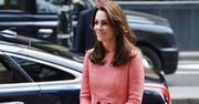 Kate Middleton w biało-czerwonej kracie