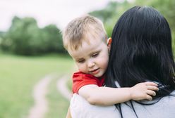 500+ dla rodziców samotnie wychowujących dzieci. Jest sposób, by bez zasądzonych alimentów dostali pieniądze