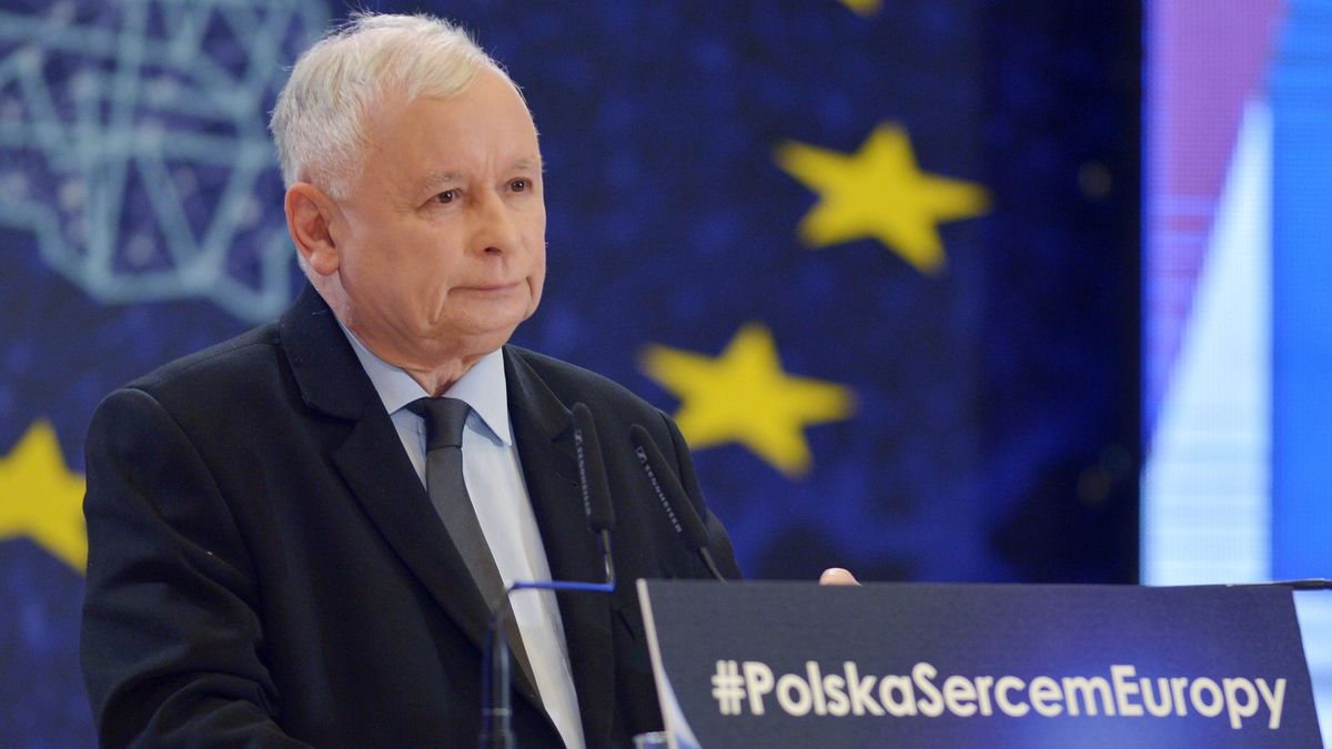 Na Piątkę Kaczyńskiego nie poszła jeszcze złotówka, a budżet już ma problemy. 